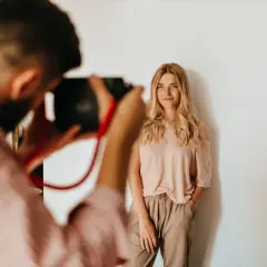 Ile kosztuje sesja u fotografa? Cennik i czynniki wpływające na cenę