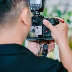 Ile kosztuje fotograf? Stawki, pakiety i ukryte koszty 2026