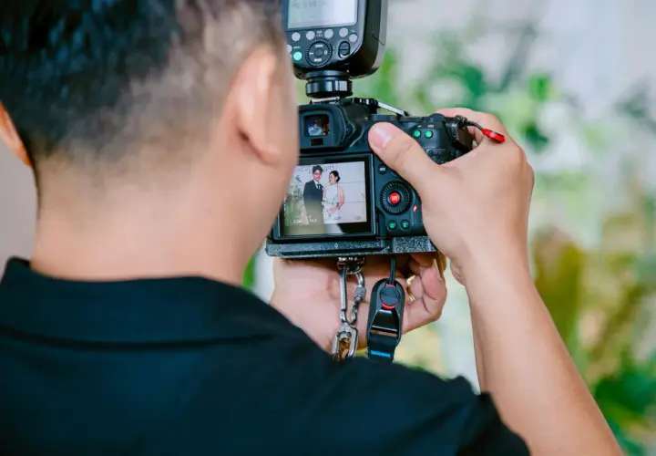 Ile kosztuje fotograf? Stawki, pakiety i ukryte koszty 2026