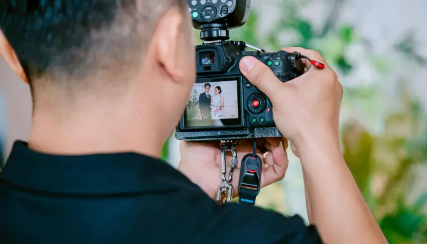 Ile kosztuje fotograf? Stawki, pakiety i ukryte koszty 2026