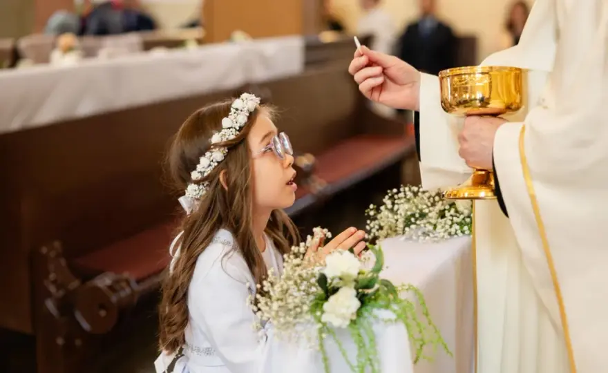 Ile kosztuje fotograf na komunię? Ceny, pakiety i porady