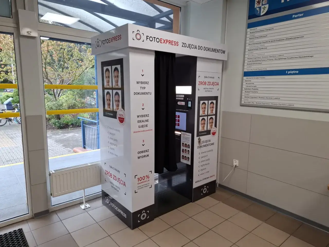 Automat FotoExpress oferuje szybkie zdjęcia do dowodu. Ile kosztuje zdjęcie do dowodu u fotografa? Tutaj zrobisz je w 3 minuty!