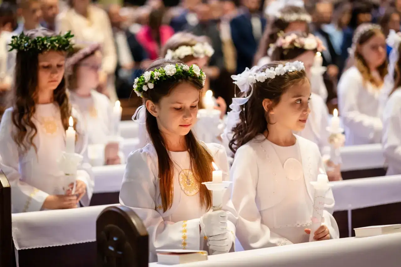 Zdjęcie Ile kosztuje fotograf na komunię? Ceny, pakiety i porady